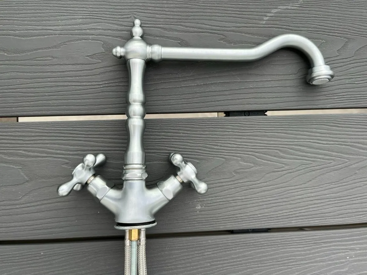 kitchen taps - Image 1