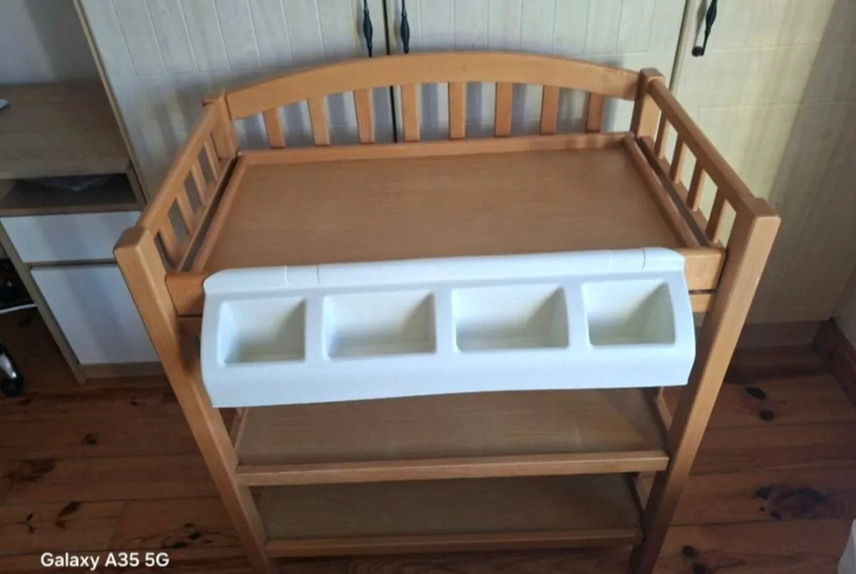 Baby changing unit - Image 1