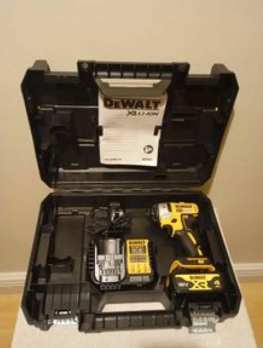DeWalt dcf887 Impact Driver Set - Image 2