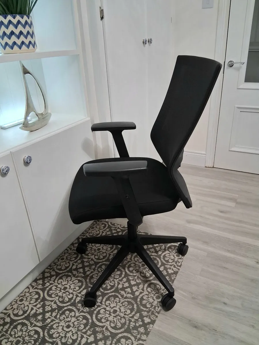 Ergonomic Office Chair - Image 2