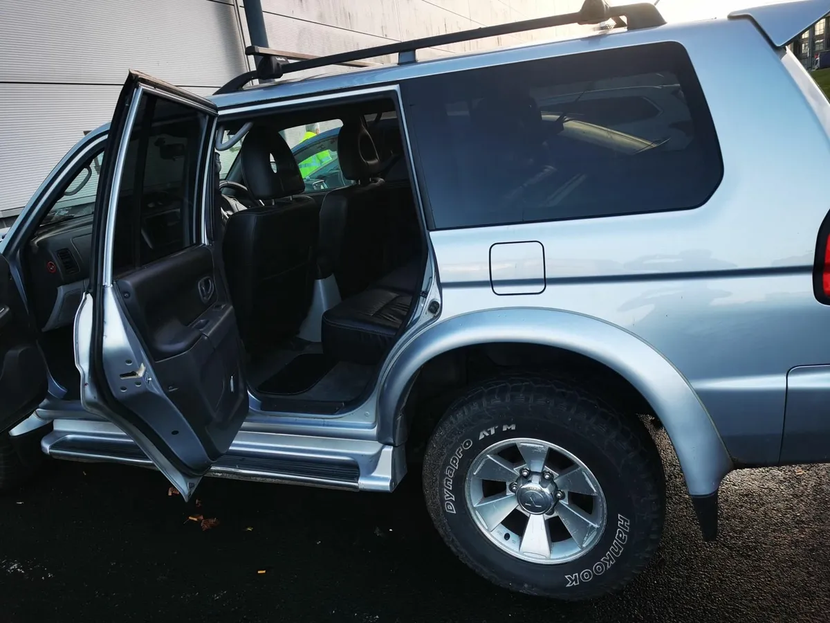 06D Mitsubishi Pajero Sport 2.5DGLS - Image 4