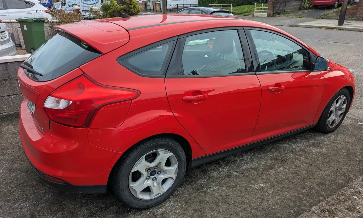 Ford Focus 2013 - Image 2