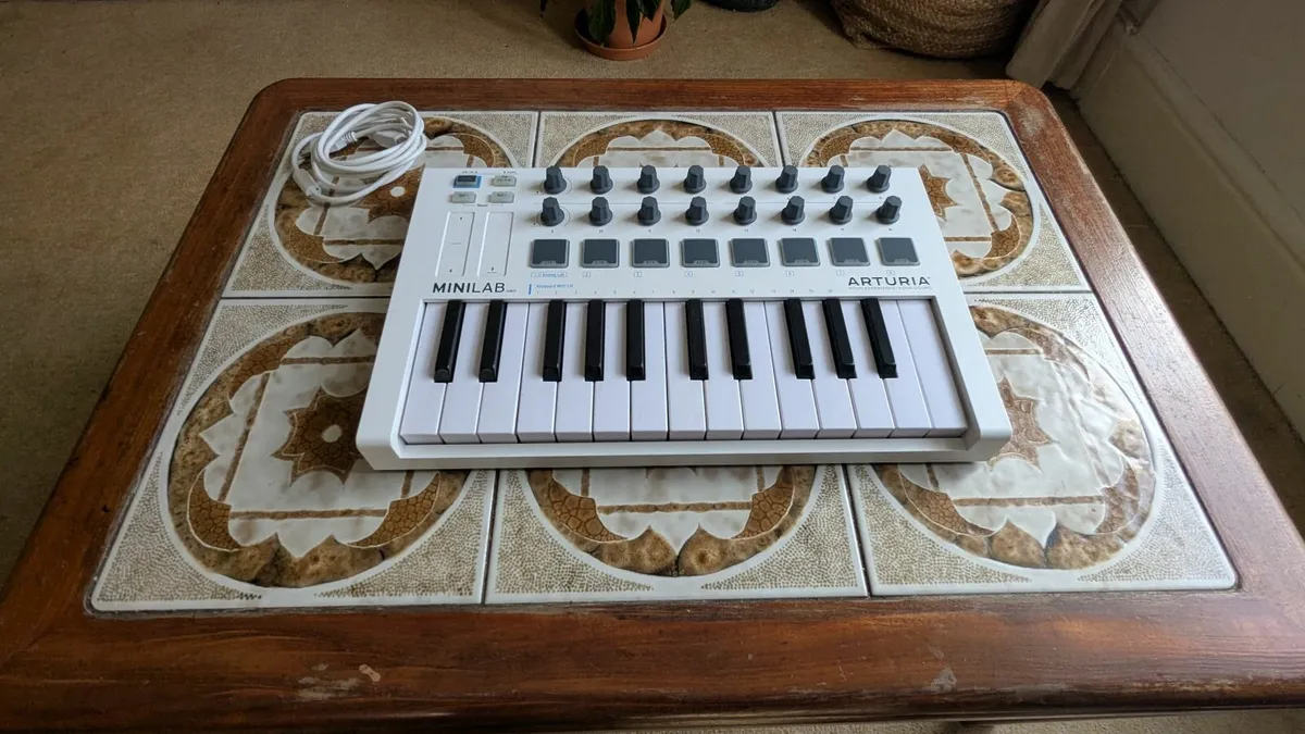 Arturia minilab mk2 midi keyboard controller - Image 3