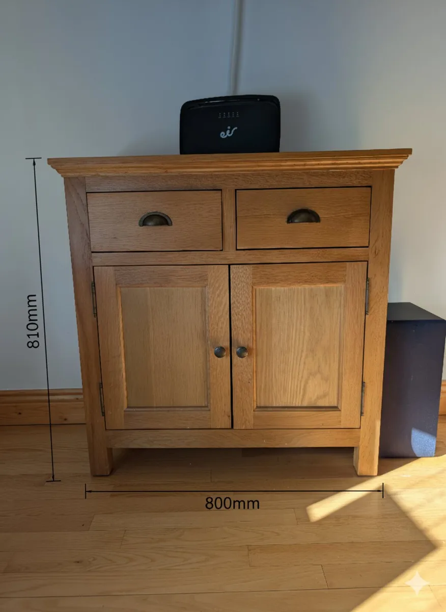 Oak sideboard - Image 1