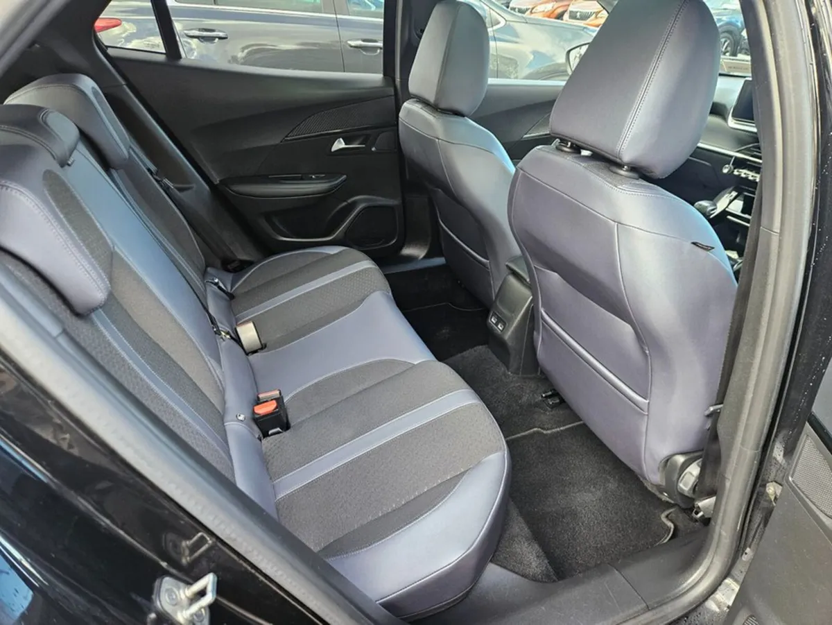 Peugeot 2008 Allure 1.5 Blue HDI 100 6.2 4D - Image 3