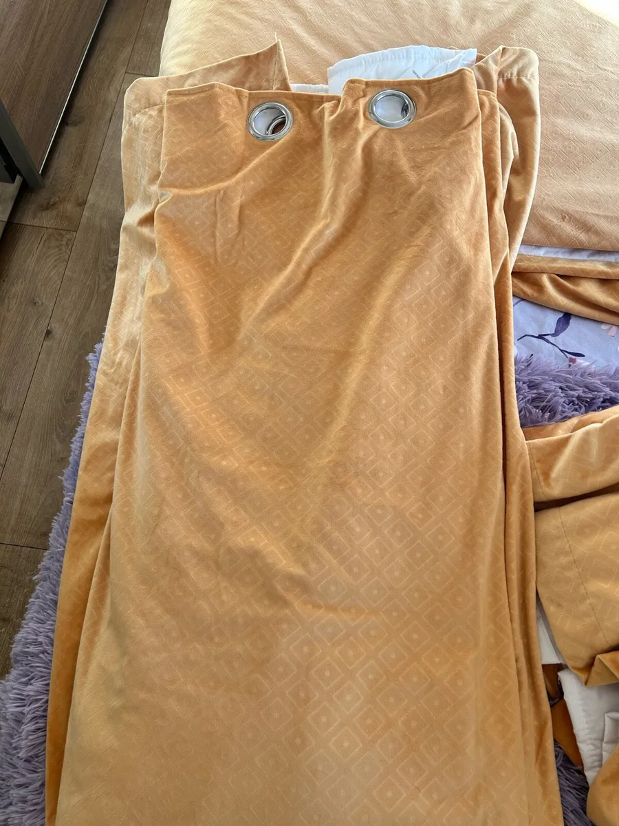 Curtains - Image 2