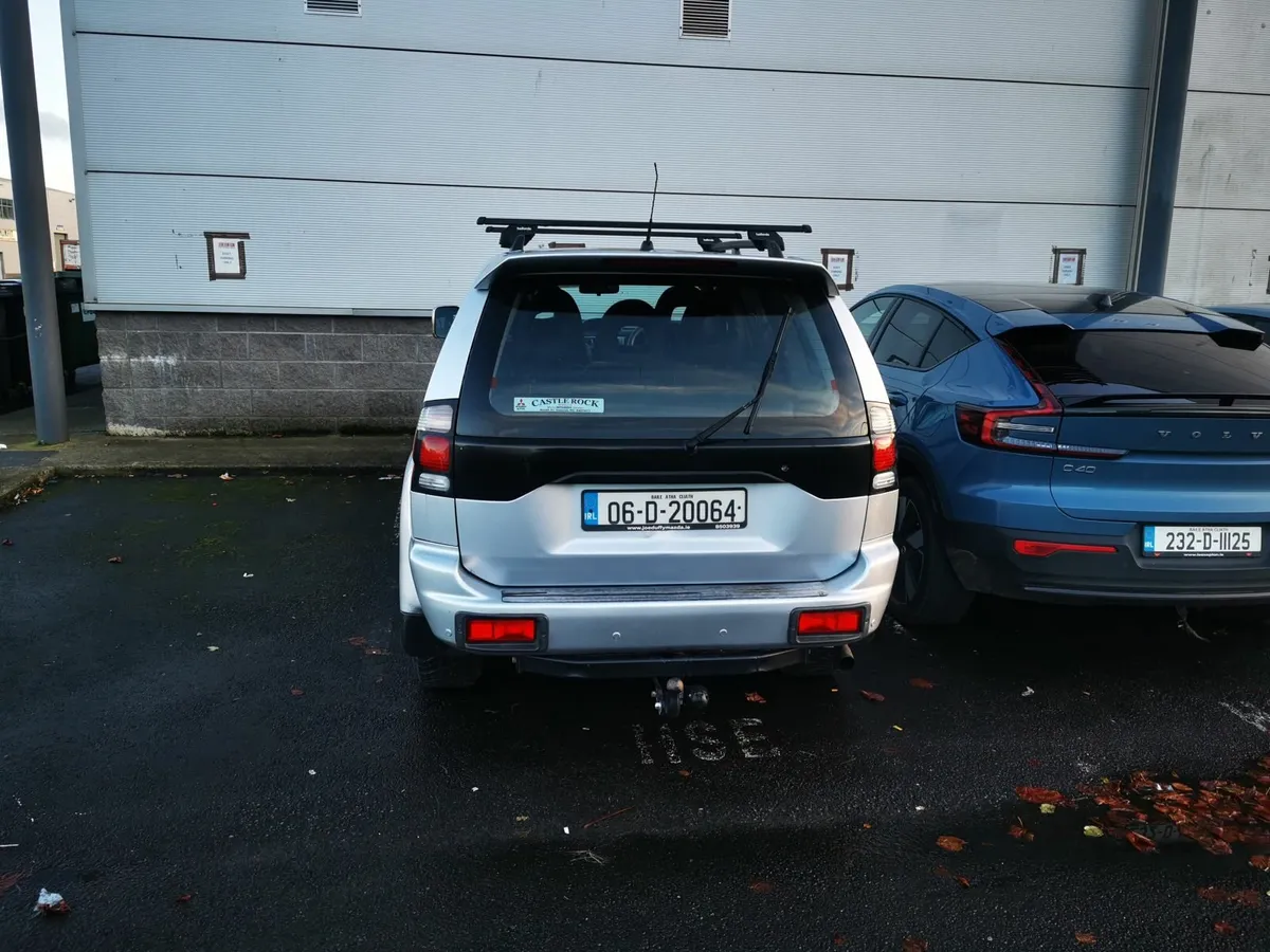 06D Mitsubishi Pajero Sport 2.5DGLS - Image 2