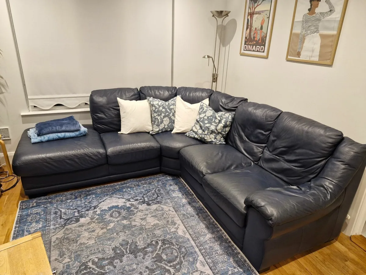Leather corner sofa, armchair and pouf. - Image 1