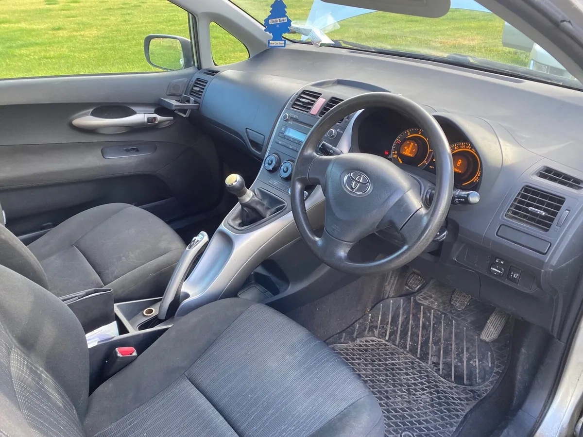 Toyota Auris Van 1.4 - Image 2