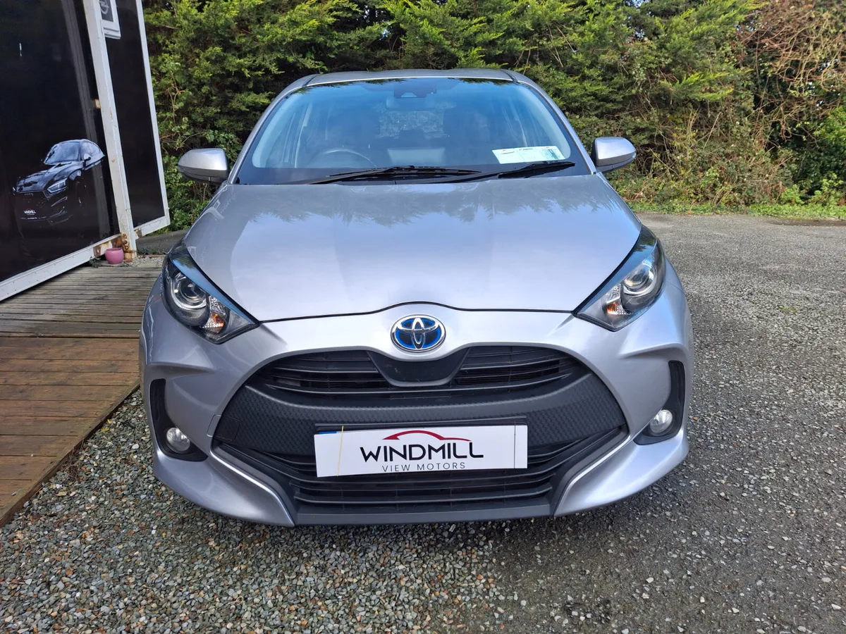 TOYOTA YARIS 1.5 HYBRID LUNA 4DR - Image 2