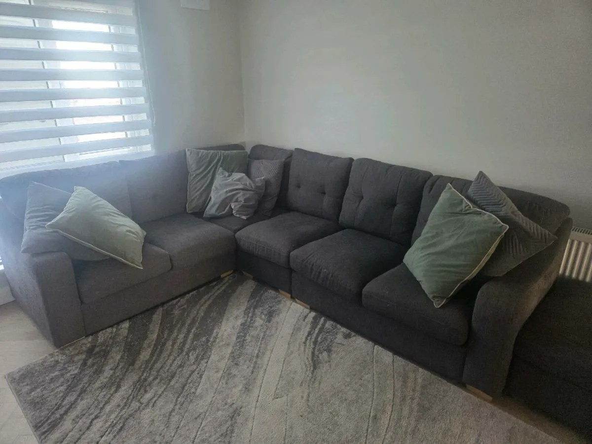 L shape suite - Image 1