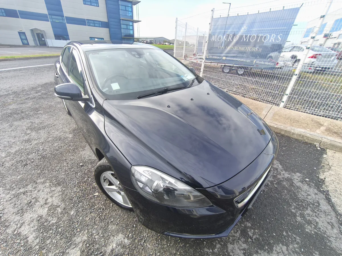 VOLVO V40 D2 (120hp) SE+LEATHER, NEW NCT 10/2027 - Image 4