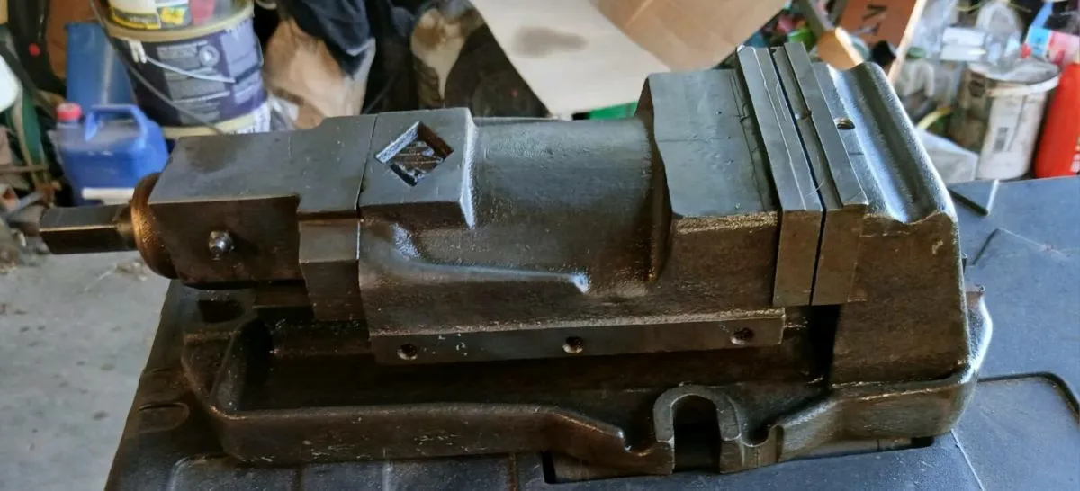 HYLO hydraulic MILLING MACHINE  VICE - Image 4