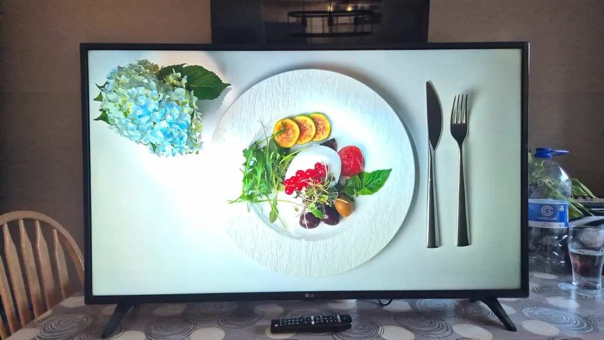 4K LG Smart TV 43 inches - Image 4