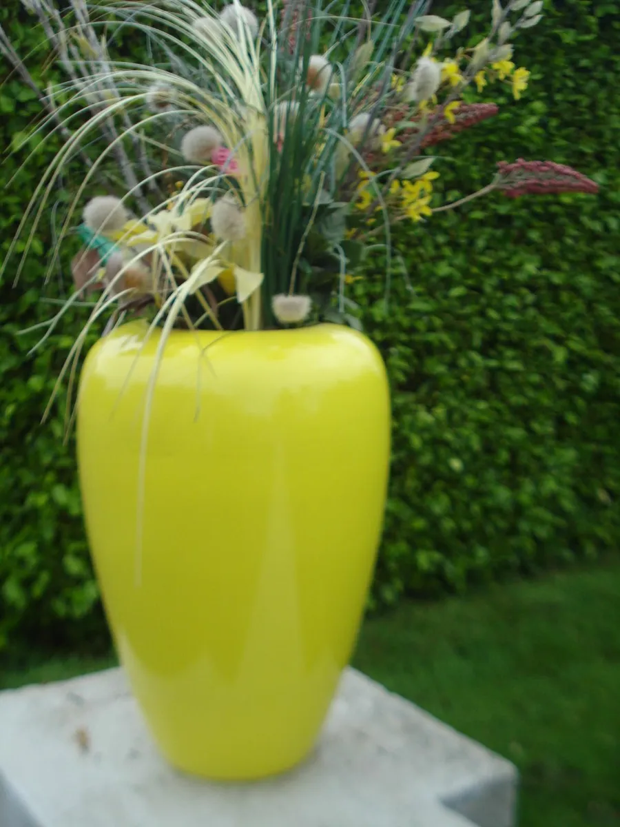 LARGE DECORATED YELLOW/LEMON GLASED VASE. - Image 2