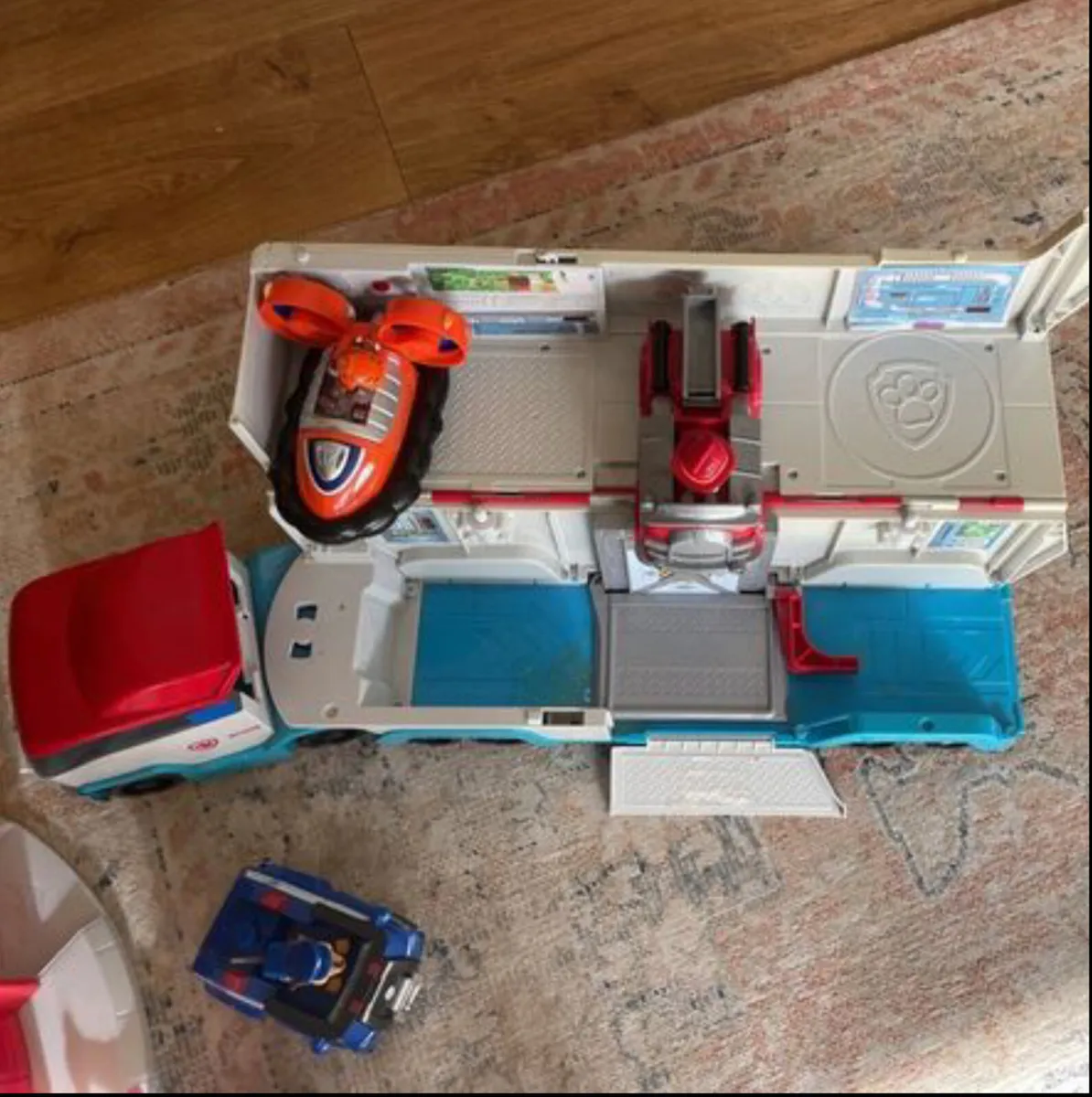 Toys and costumes - Image 2