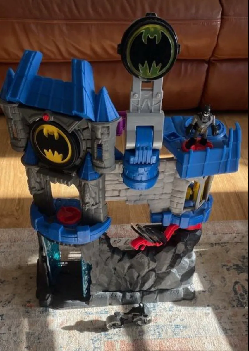 Toys and costumes - Image 3