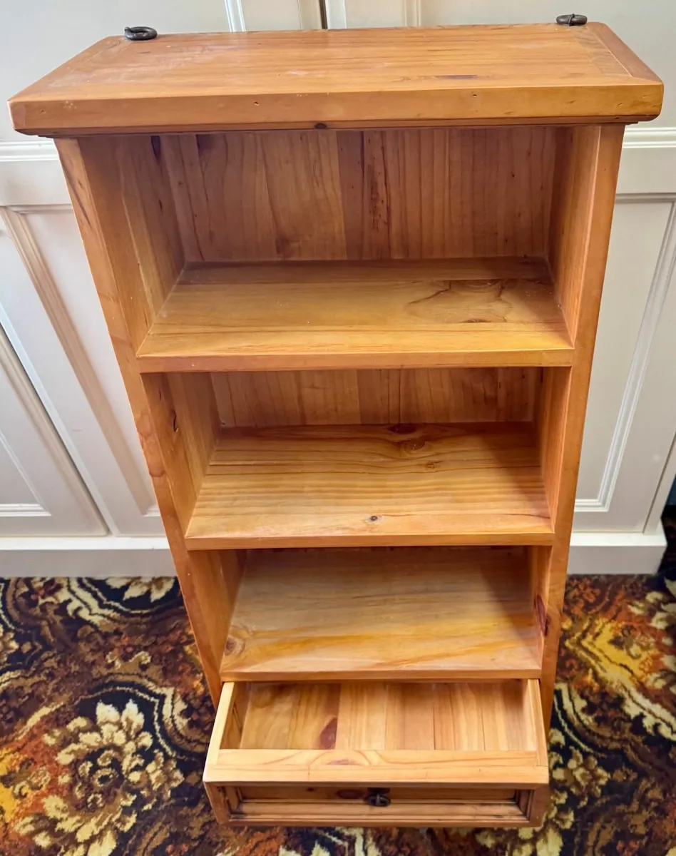 Wall mounted display shelving unit - Image 2