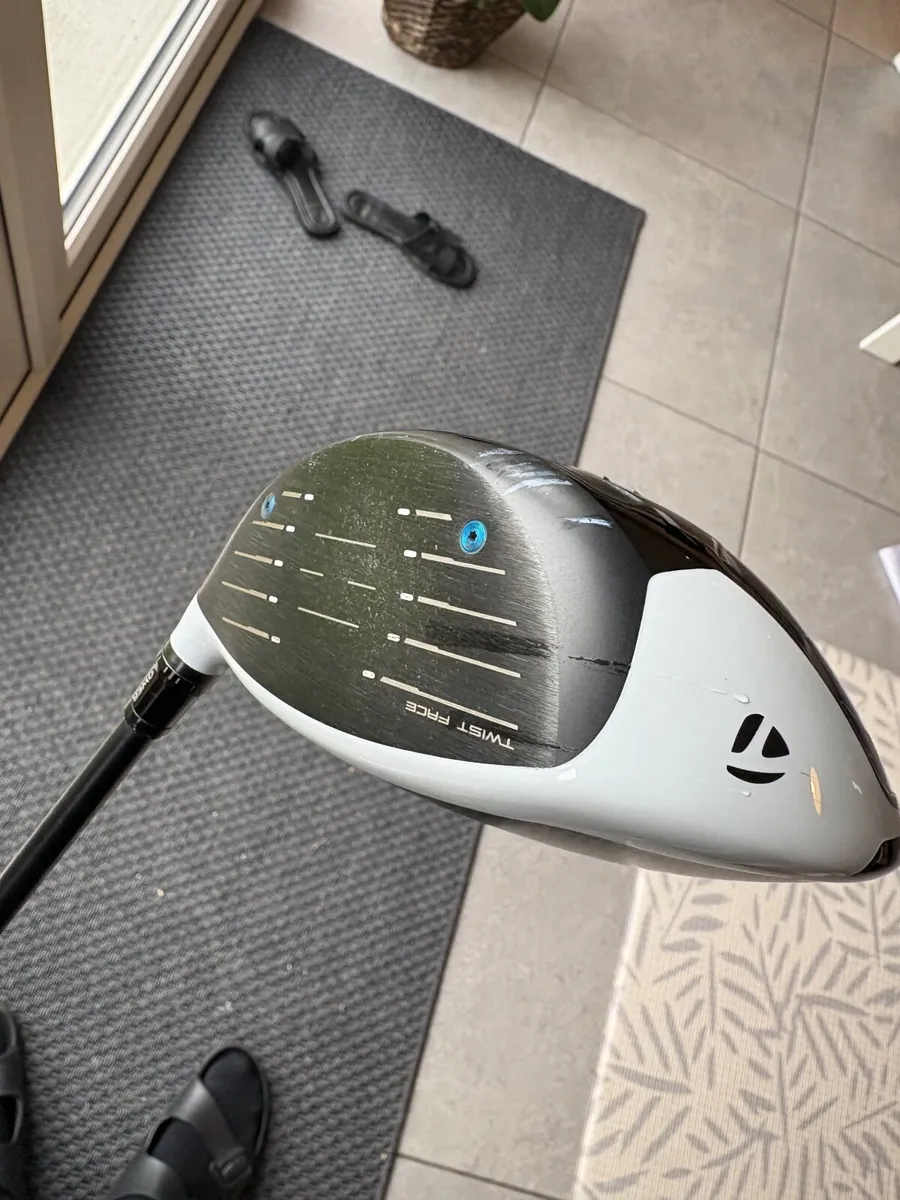 Taylormade Sim Driver (project X 6.5) & 2 Iron X - Image 1