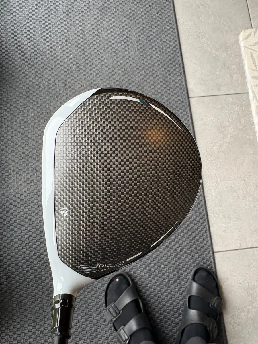 Taylormade Sim Driver (project X 6.5) & 2 Iron X - Image 2