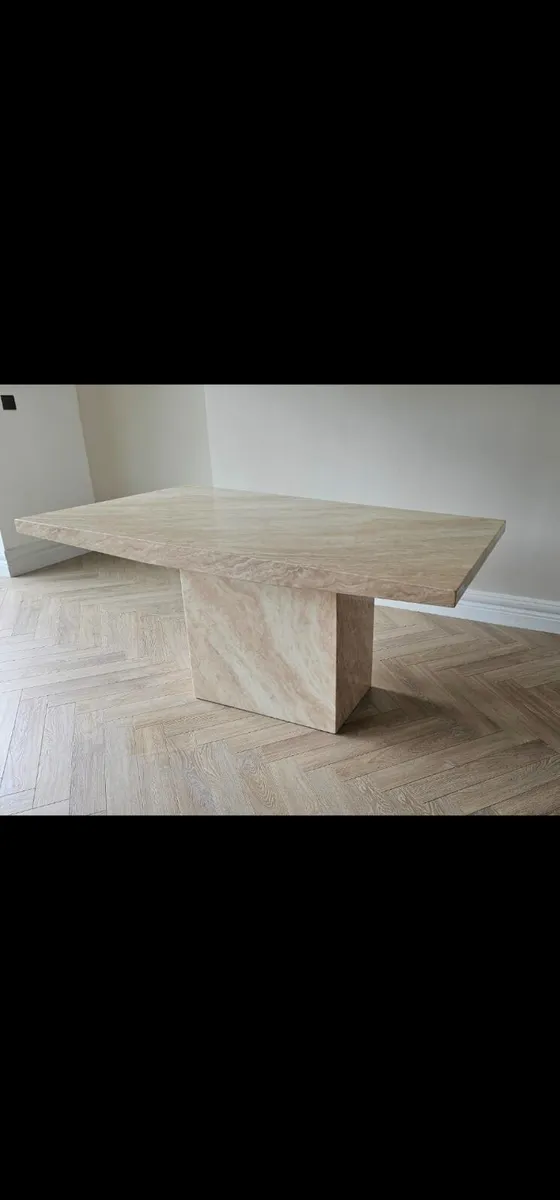 Kitchen table - Image 1