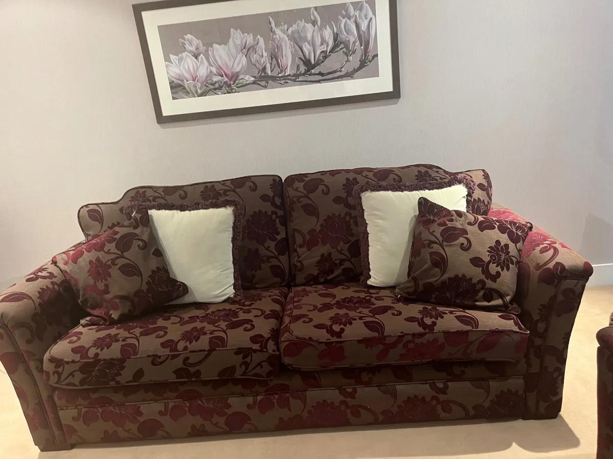 Couch and two chairs - Image 1