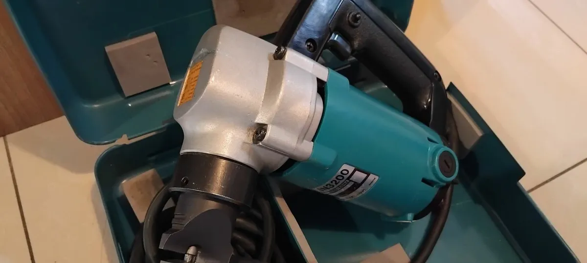 Makita JN3200 Tin Nibblers 110v - Image 4