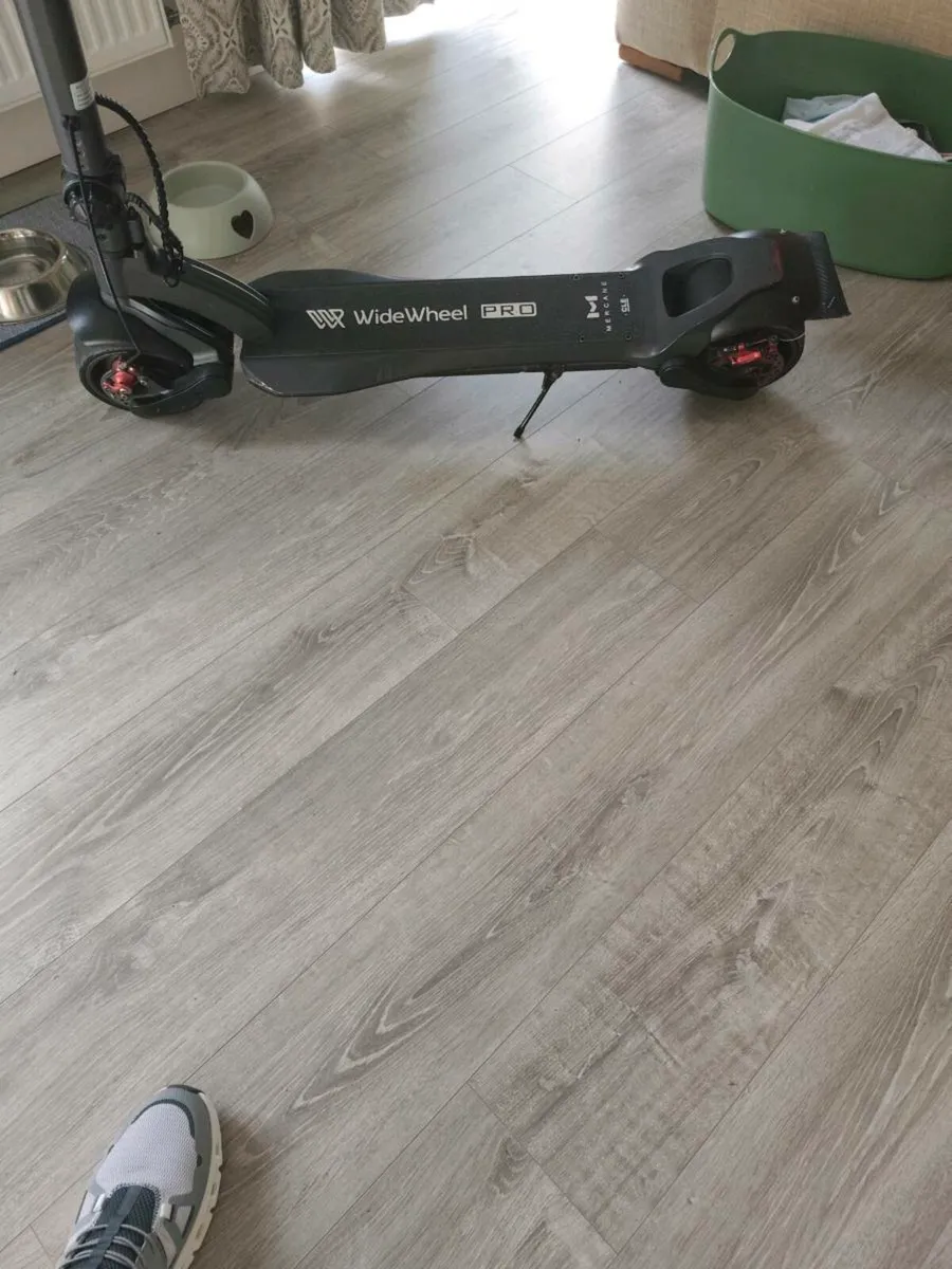 Wide wheel pro electric scooter - Image 2