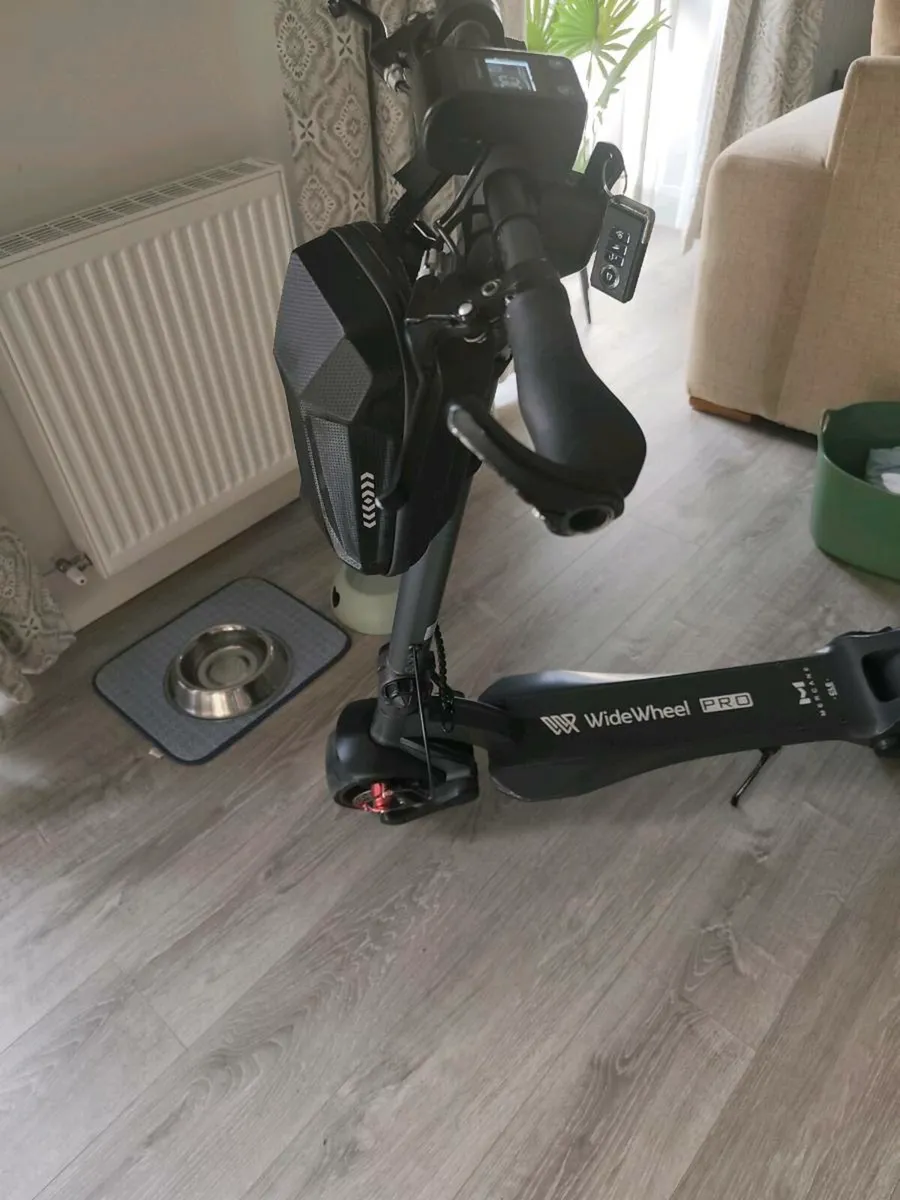 Wide wheel pro electric scooter - Image 3