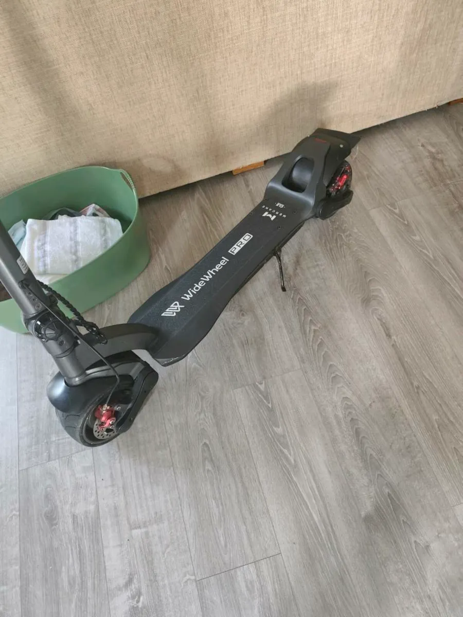 Wide wheel pro electric scooter - Image 4