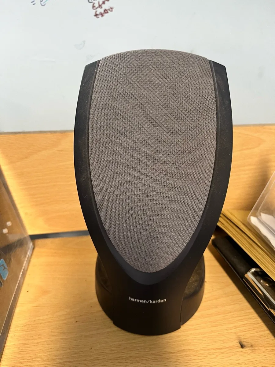 A pair of Harman/Kardon PC Speakers. Foc