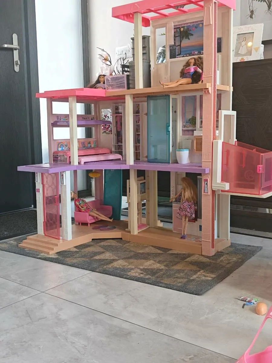 Barbie dream house