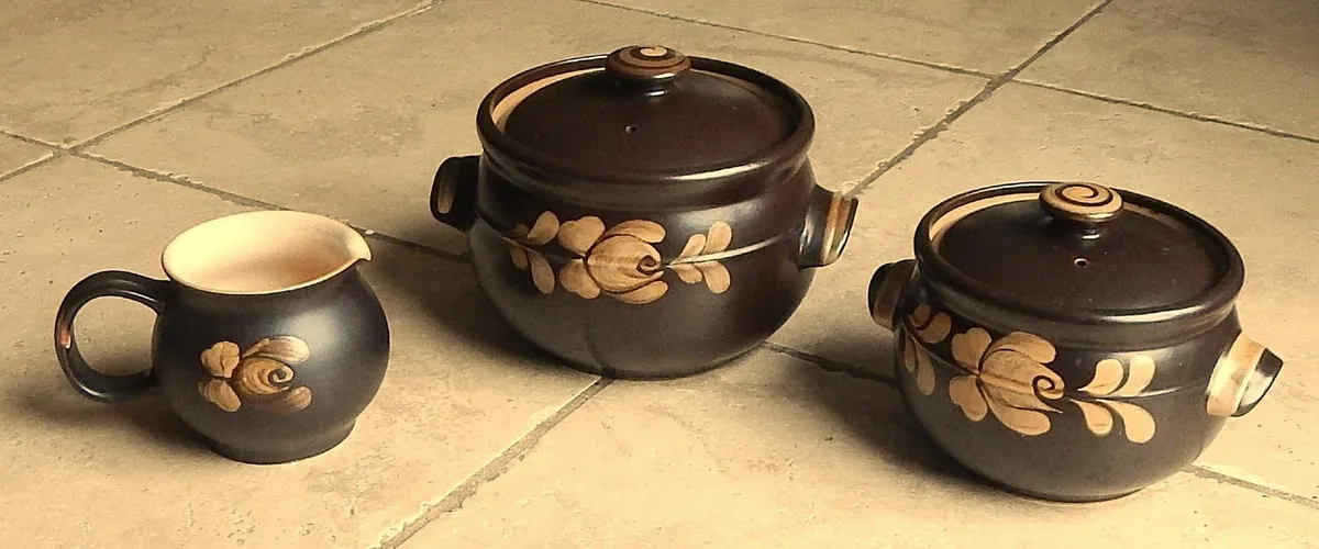 2 Denby Lidded Casserole Dishes and Jug - Image 1