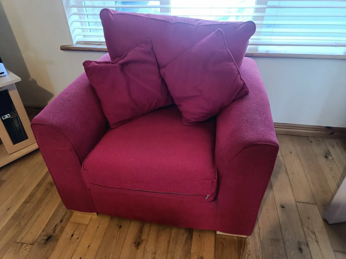 Three Seater Sofa and two armchairs - Image 2