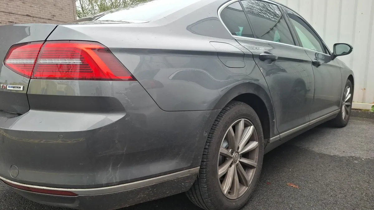 Volkswagen Passat 2016 - Image 2