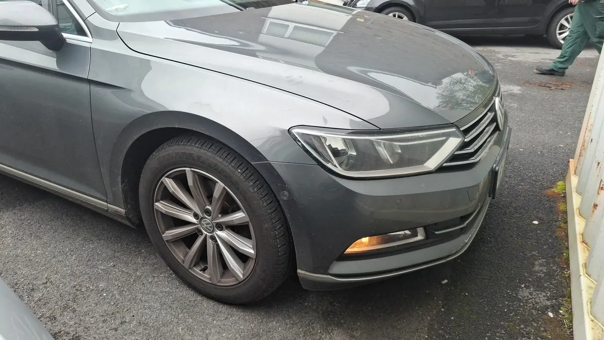 Volkswagen Passat 2016 - Image 3