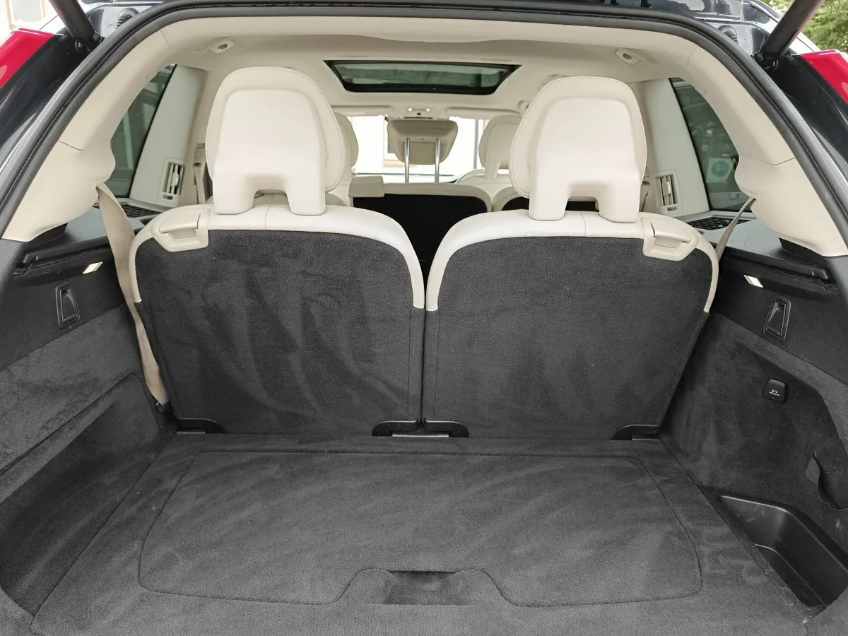 Gorgeous Volvo XC90  2.0 T8 INSCRIPTION AWD AUTO - Image 3