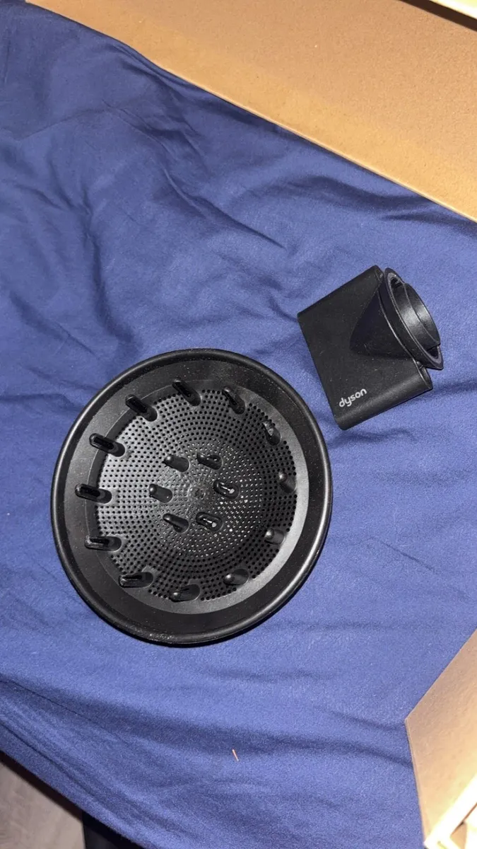 Dyson supersonic hairdryer - Image 4