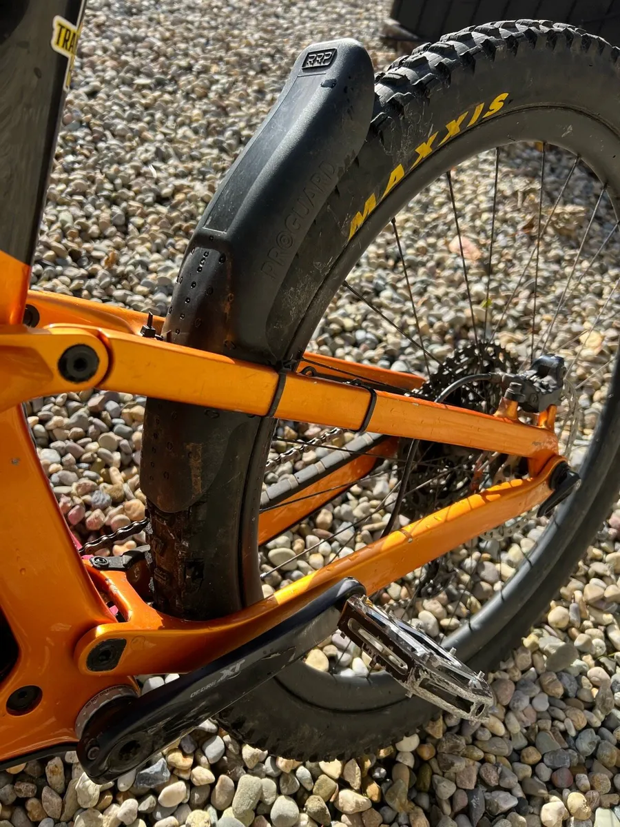 Trek Slash 9.8XT Gen 5 size large - Image 3