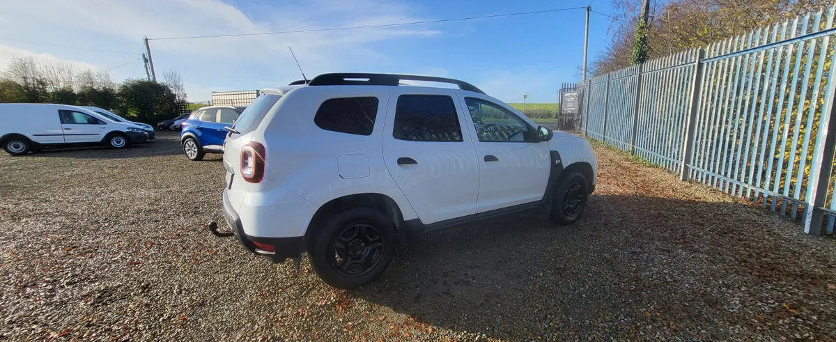 Dacia Duster 2019 like new - Image 4