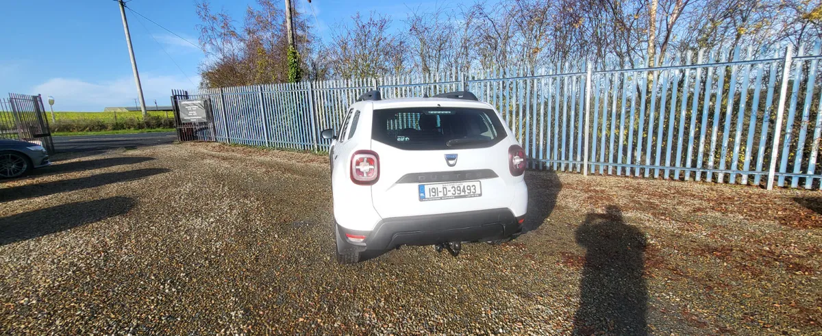 Dacia Duster 2019 like new - Image 3