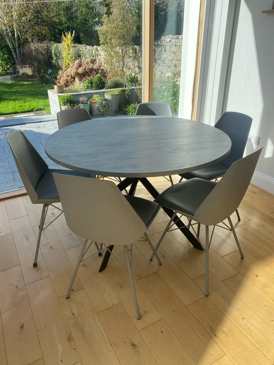 Kitchen Table and Chairs - Image 1