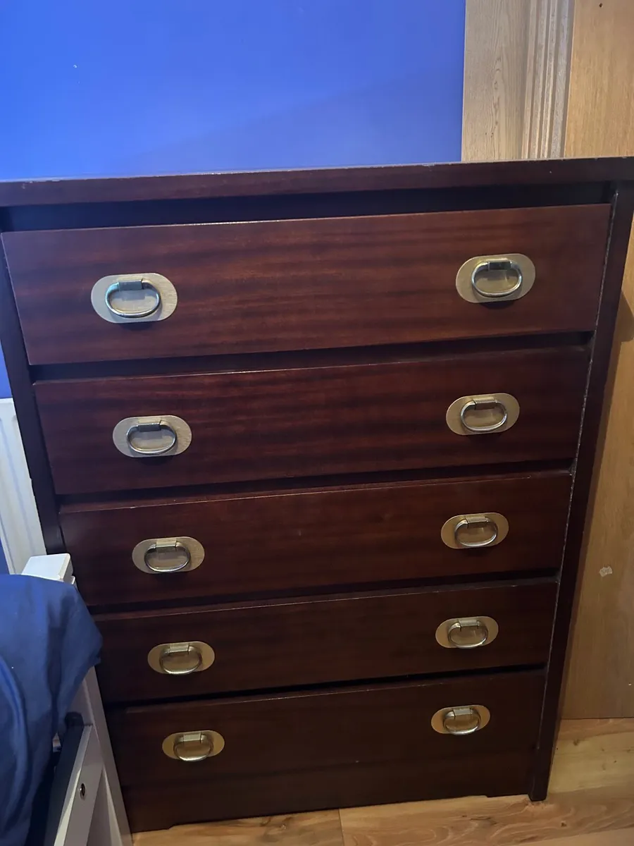 Chest of drawers