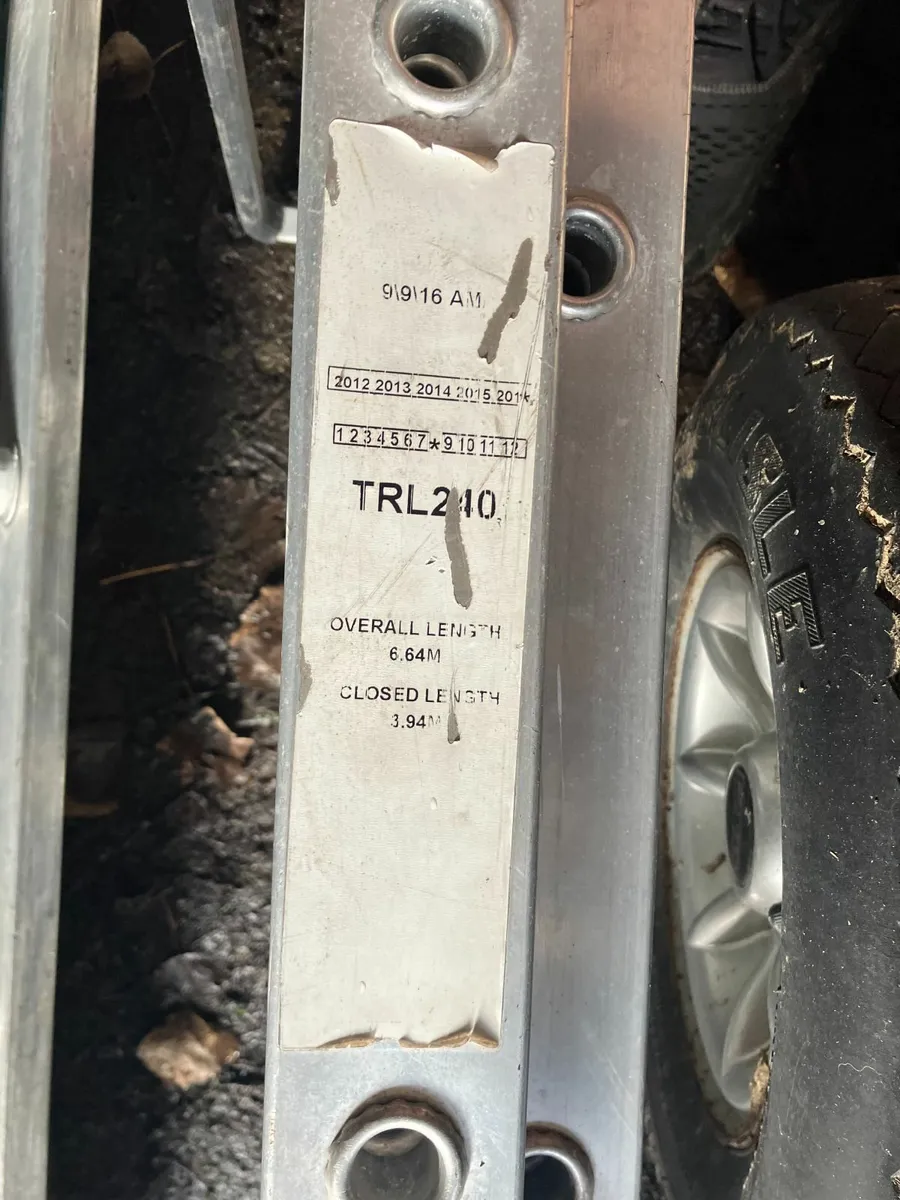 6.64m Trade Roofing Ladder - Image 2