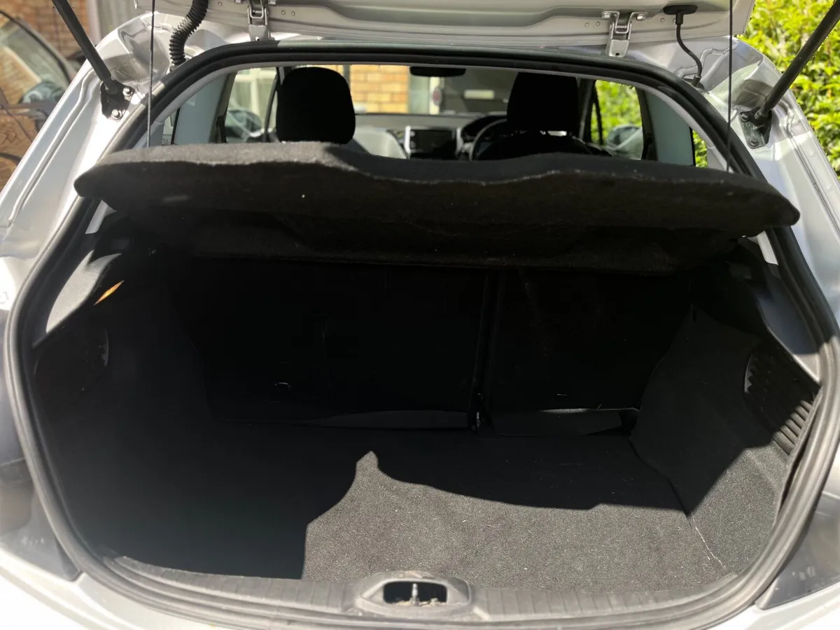 Peugeot 208 2015 - Image 3