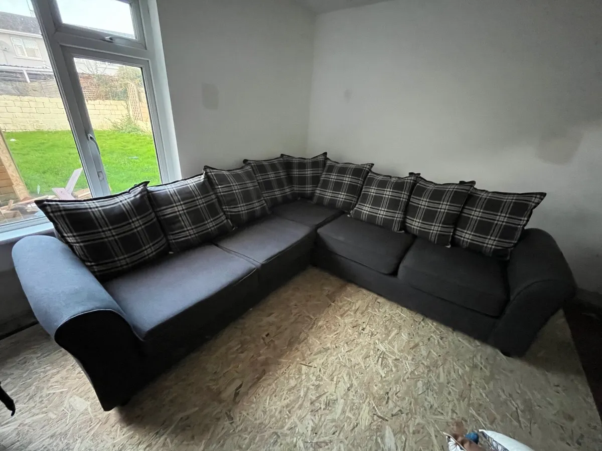 Sofa/Couch - Image 4