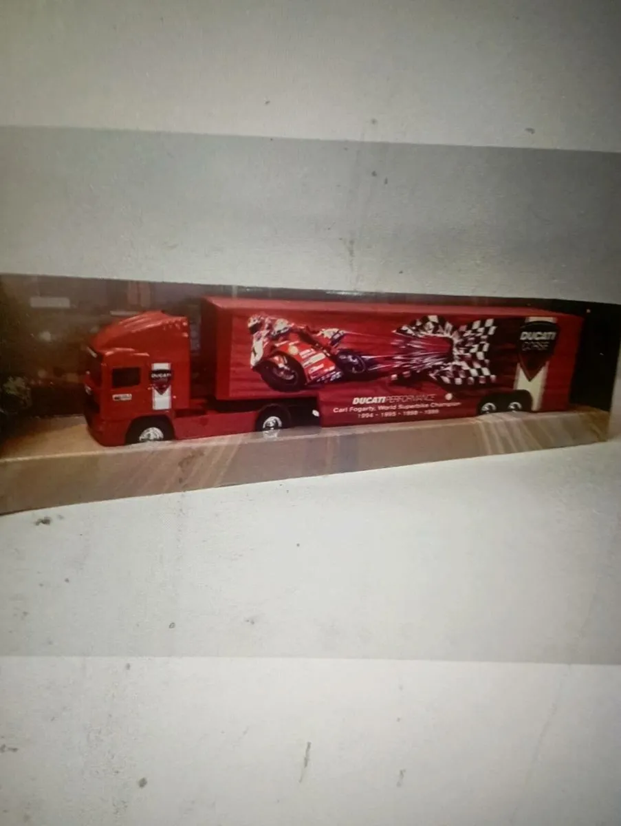 CORGI SUPERHAULERS ERF RACING TRAMSPORTER  DUCATI. - Image 2