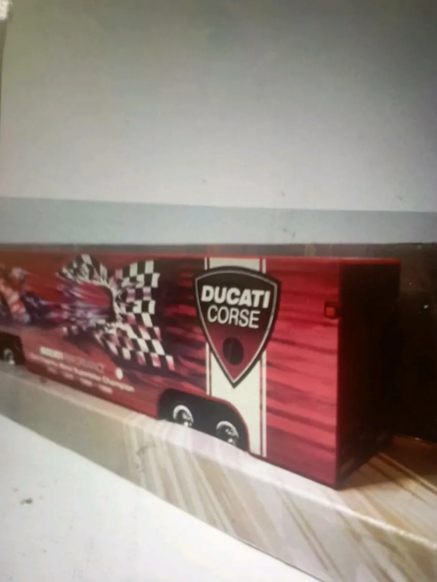 CORGI SUPERHAULERS ERF RACING TRAMSPORTER  DUCATI. - Image 4