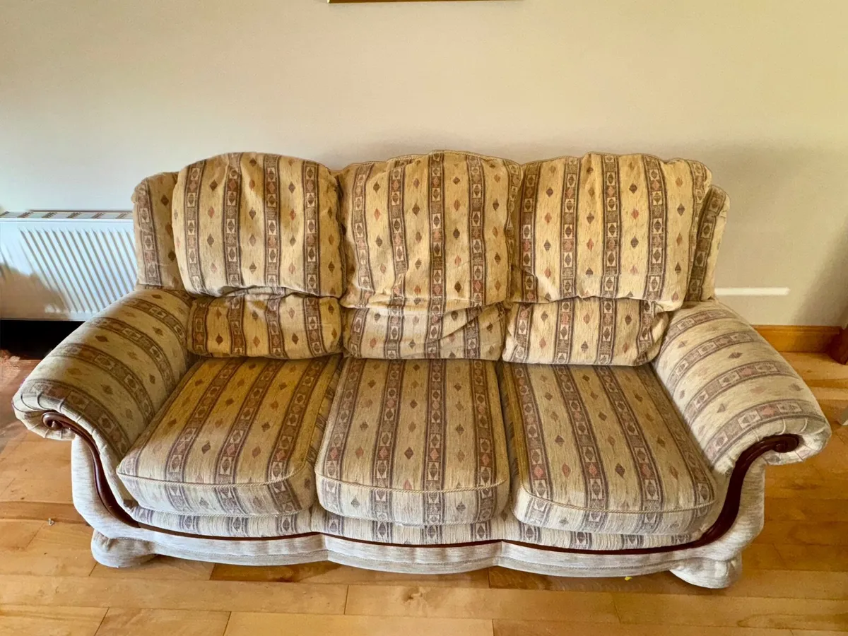 Suite of furniture - Image 1