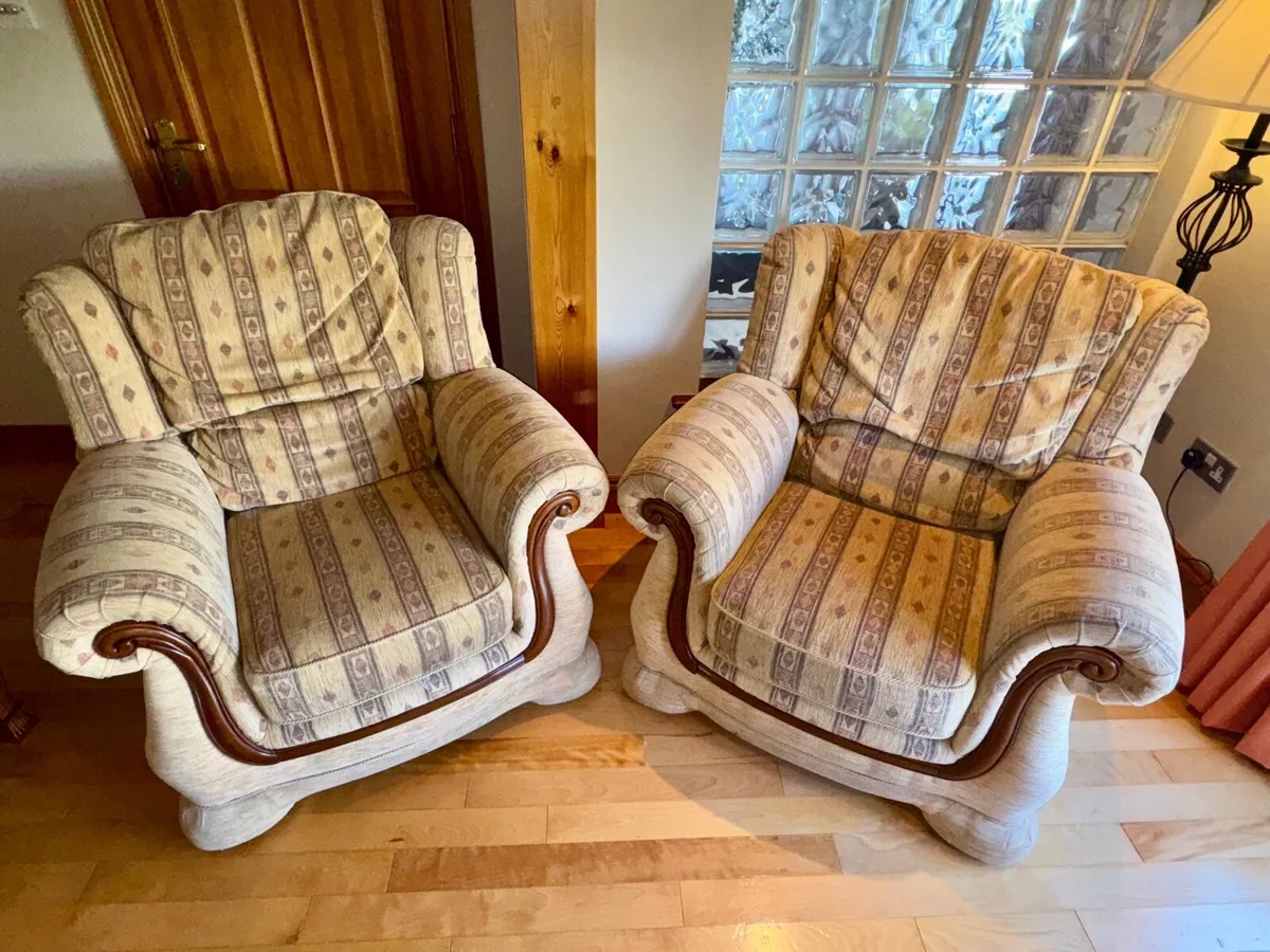 Suite of furniture - Image 2